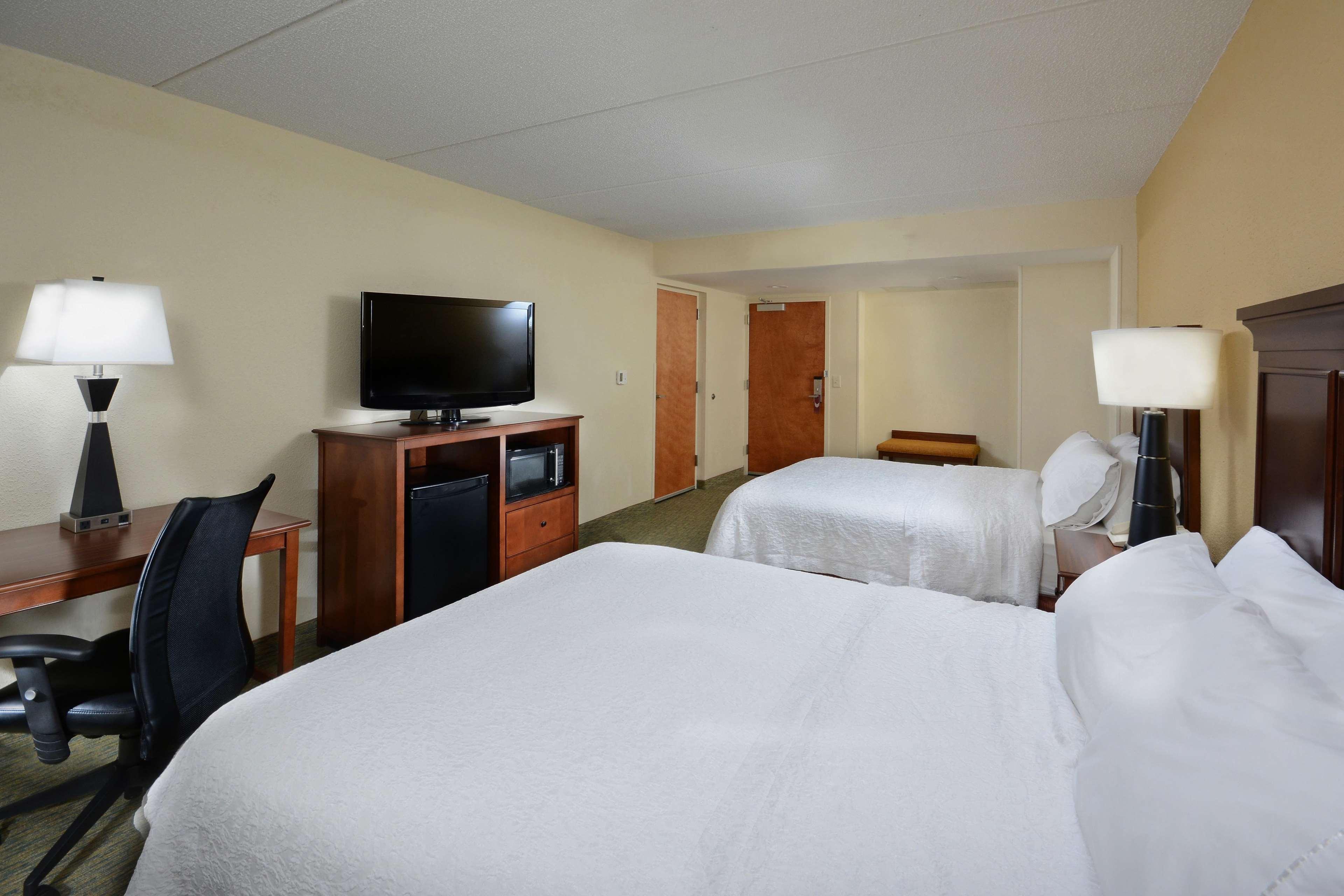 Hampton Inn Raleigh/Durham Airport Моррисвилл Экстерьер фото