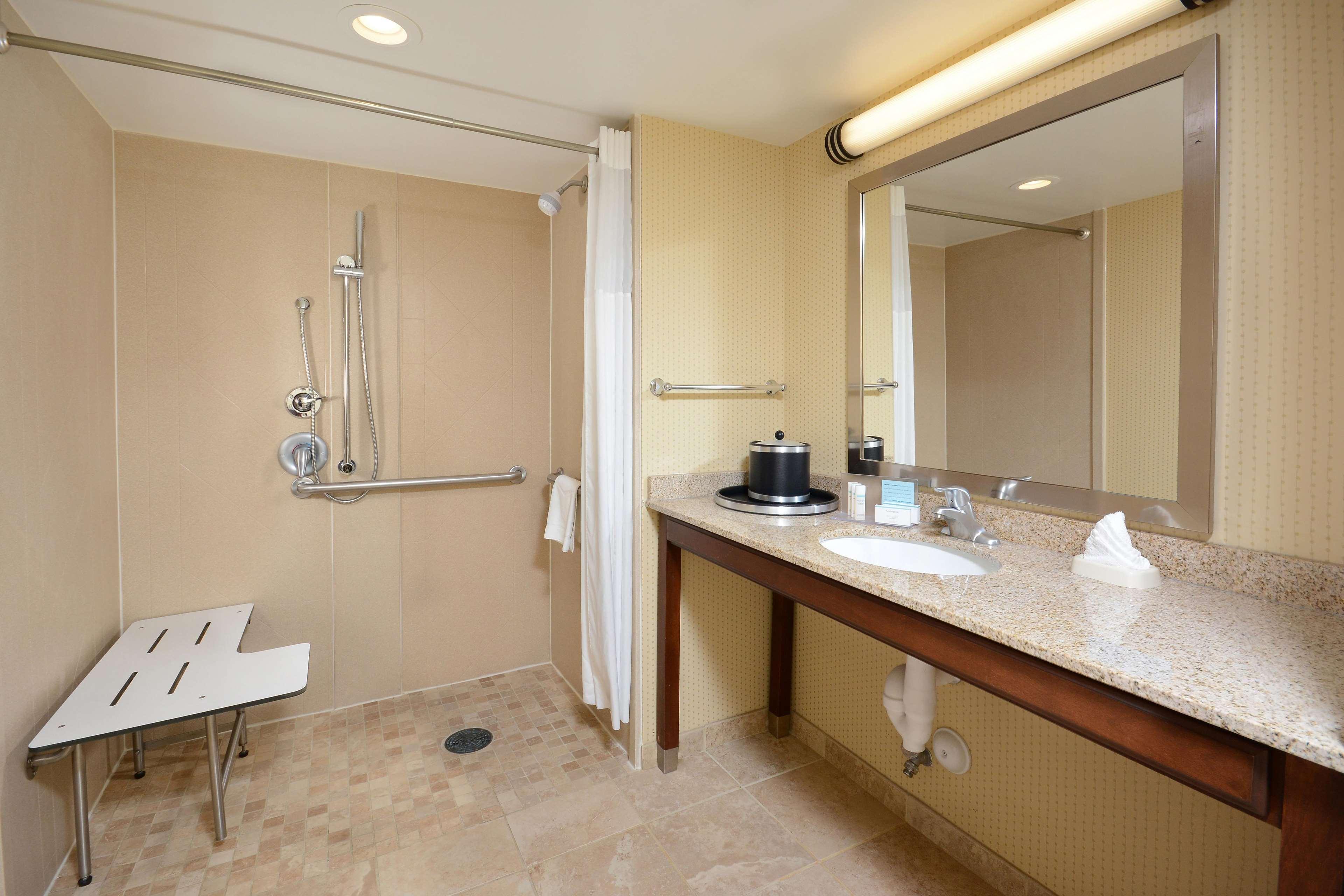 Hampton Inn Raleigh/Durham Airport Моррисвилл Экстерьер фото