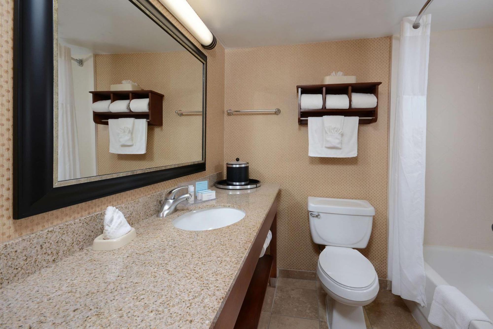 Hampton Inn Raleigh/Durham Airport Моррисвилл Экстерьер фото