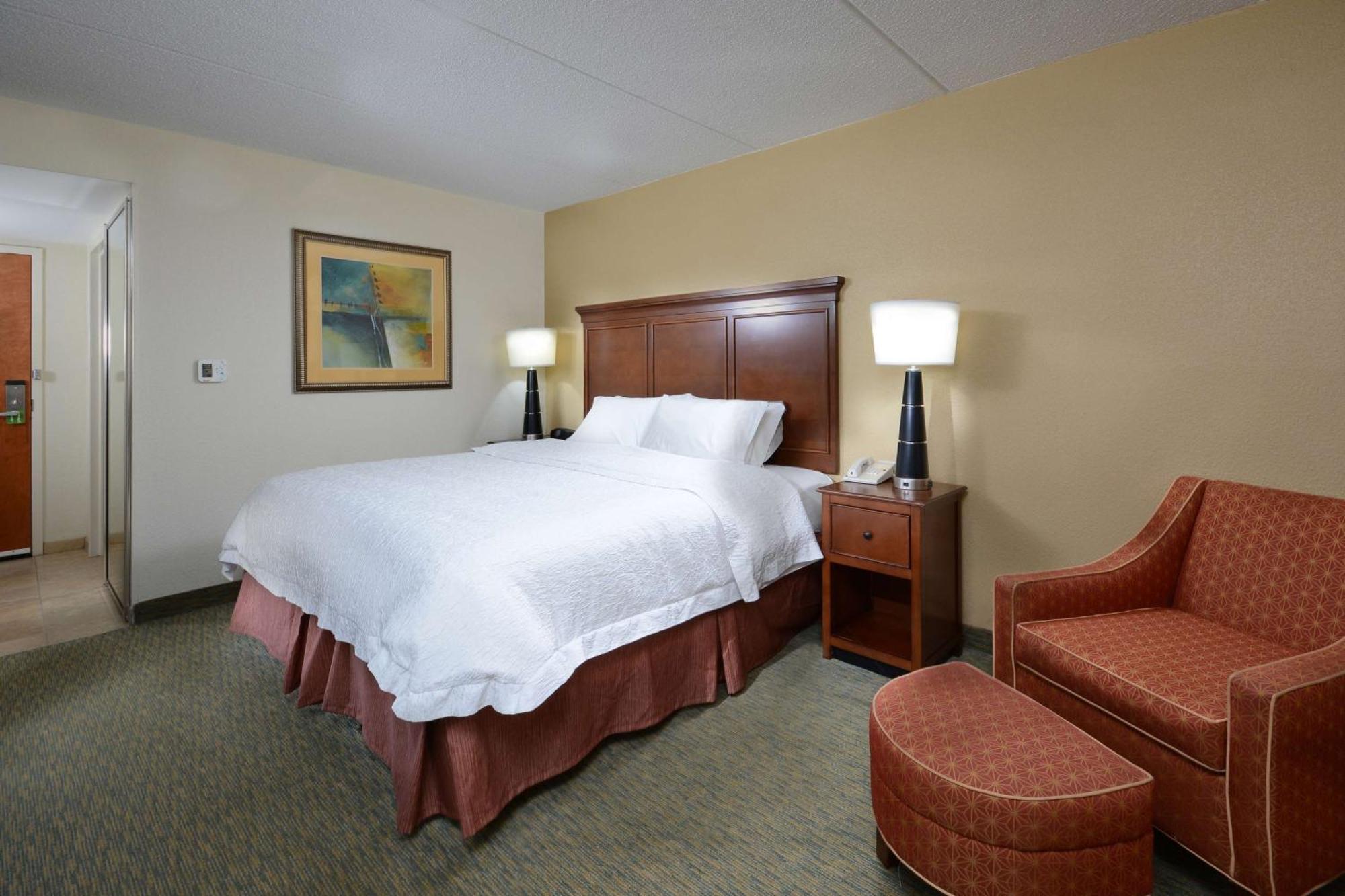 Hampton Inn Raleigh/Durham Airport Моррисвилл Экстерьер фото