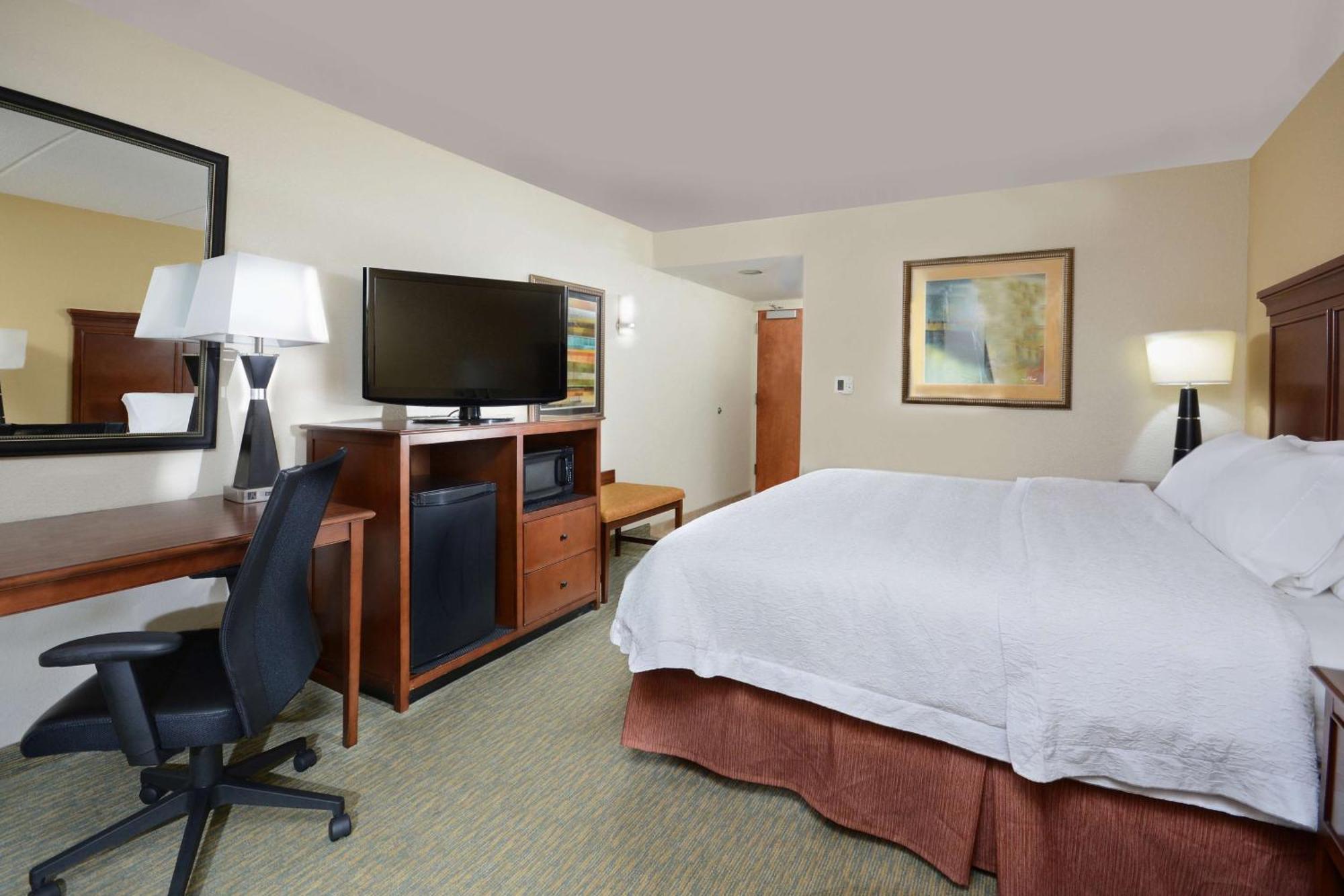 Hampton Inn Raleigh/Durham Airport Моррисвилл Экстерьер фото