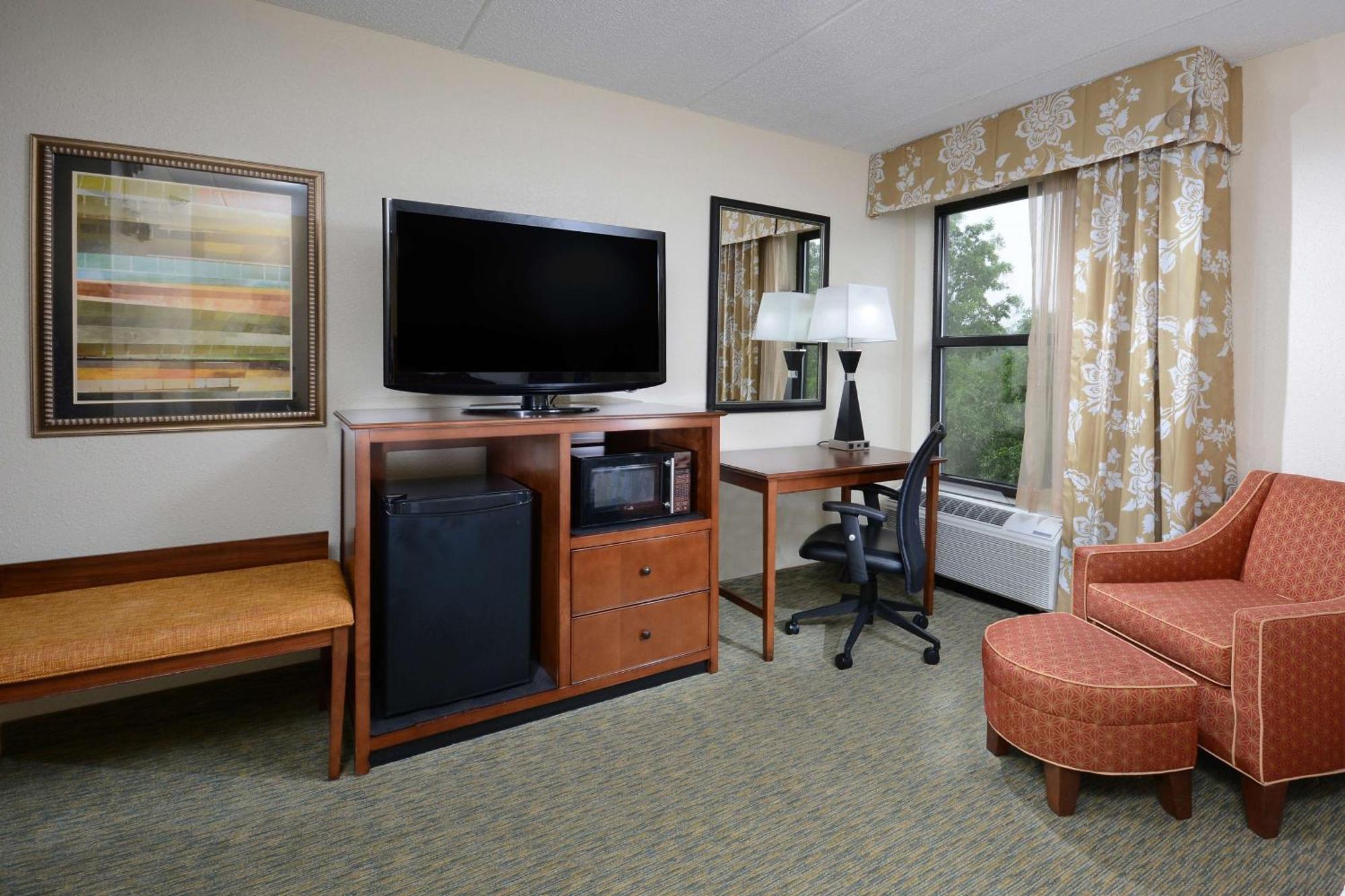 Hampton Inn Raleigh/Durham Airport Моррисвилл Экстерьер фото