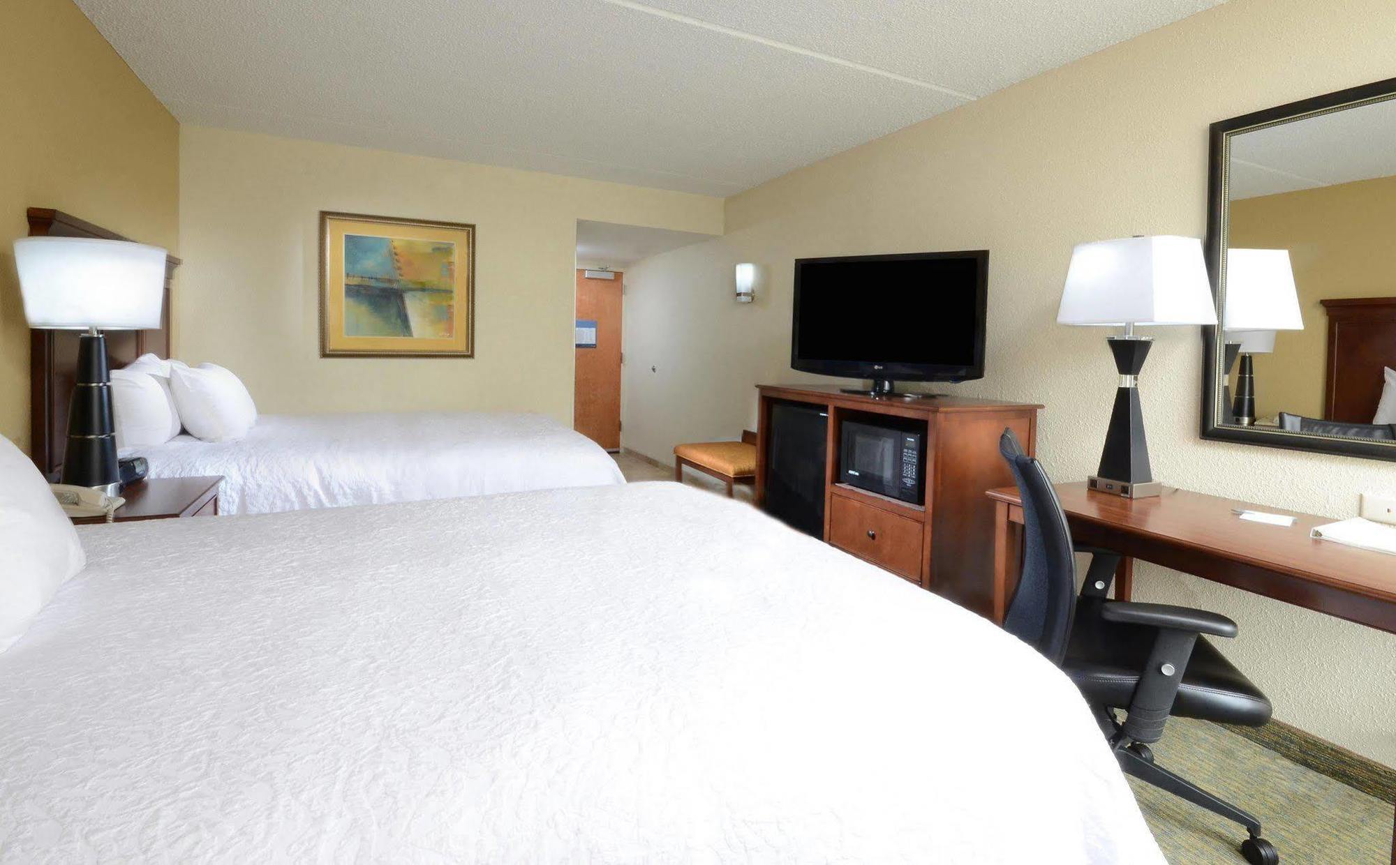 Hampton Inn Raleigh/Durham Airport Моррисвилл Экстерьер фото