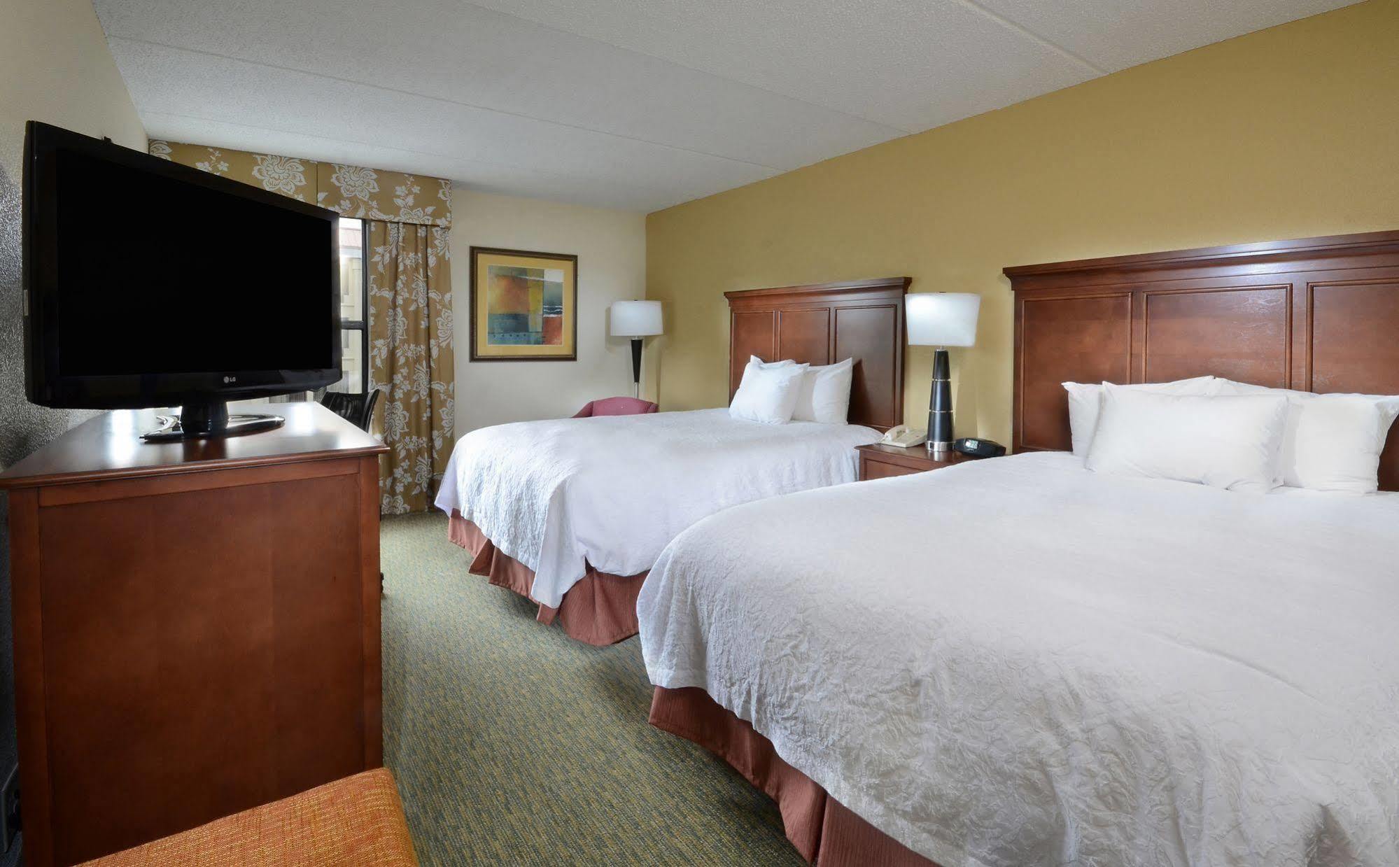 Hampton Inn Raleigh/Durham Airport Моррисвилл Экстерьер фото
